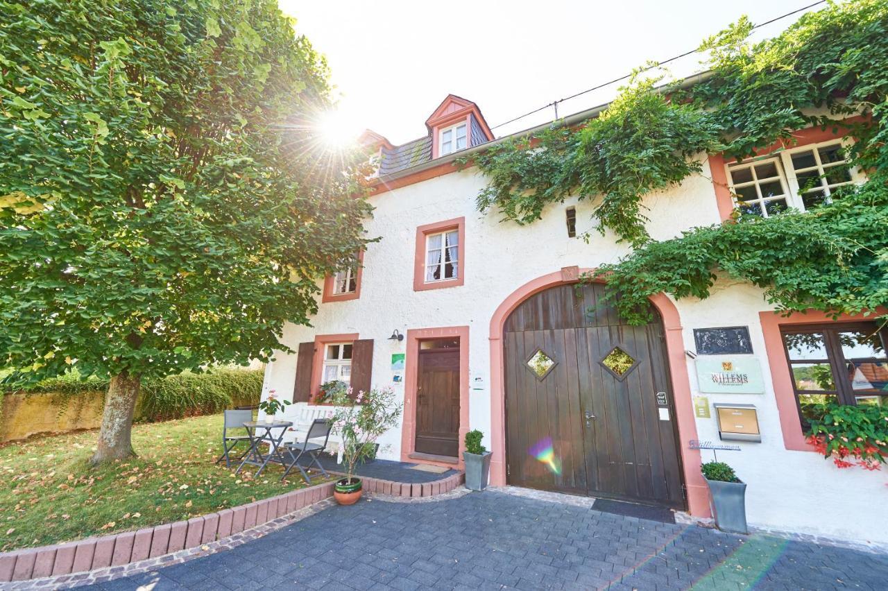 Ferienweingut Willems Oberemmel Exteriör bild